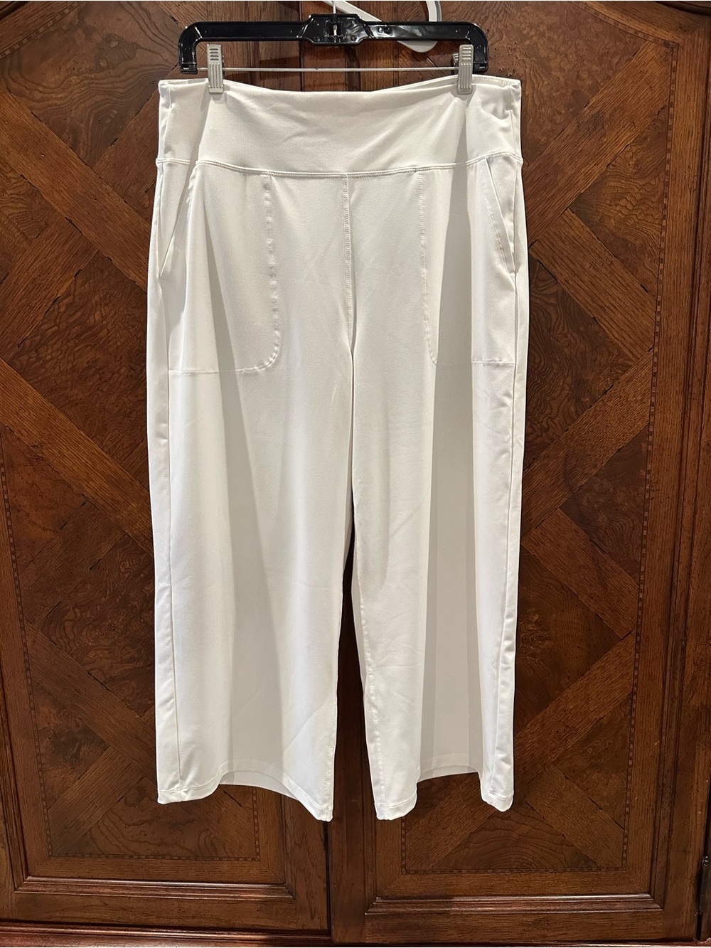 Baleaf White silky knit cropped pants  - 2XL
